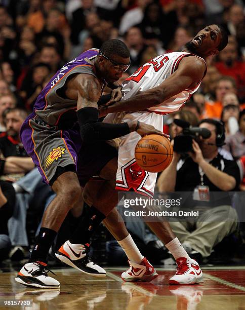 Amar'e Stoudemire of the Phoenix Suns runs into Hakim Warrick of the Chicago Bulls at the United Center on March 30, 2010 in Chicago, Illinois. The...