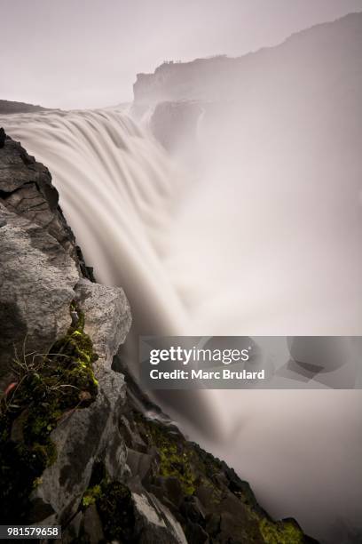 dettifoss, strongest waterfall in europe - dettifoss waterfall foto e immagini stock