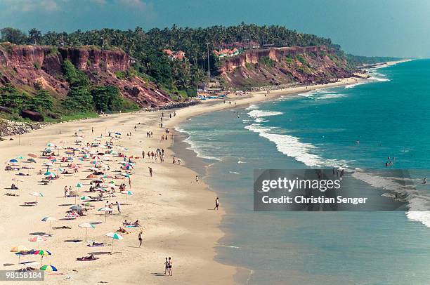 varkala beach (papa nashini - sin destroyer) - kerala surf foto e immagini stock