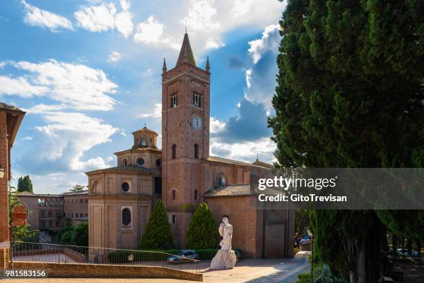 abtei von monte oliveto maggiore, toskana, italien, kirche - asciano stock-fotos und bilder