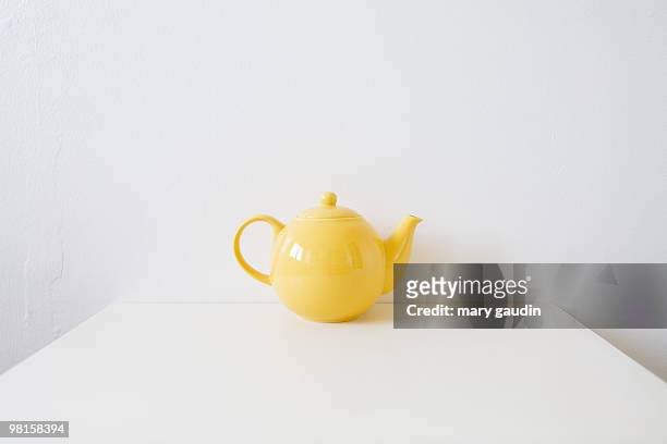 english yellow teapot - ティーポット ストックフォトと画像