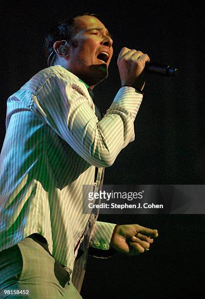 Scott Weiland of Stone Temple Pilots performs at the Louisville Palace on March 30, 2010 in Louisville, Kentucky.
