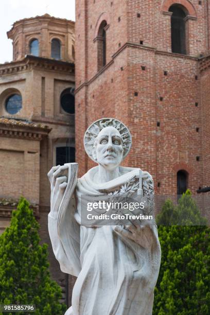 abbey of monte oliveto maggiore, tuscany, italy,statue of san bernardo tolomei,1 - san bernardo stock pictures, royalty-free photos & images