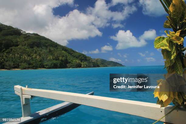 huahine polynesian canoe cruise - dugout canoe ストックフォトと画像