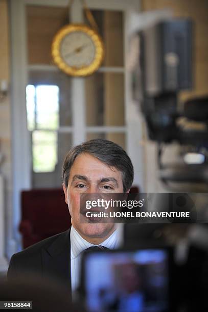 Le député PS de Paris et maire du XIe arrondissement Patrick Bloche s'exprime, le 9 avril 2009, à l'Assemblée nationale à Paris à la suite du rejet...