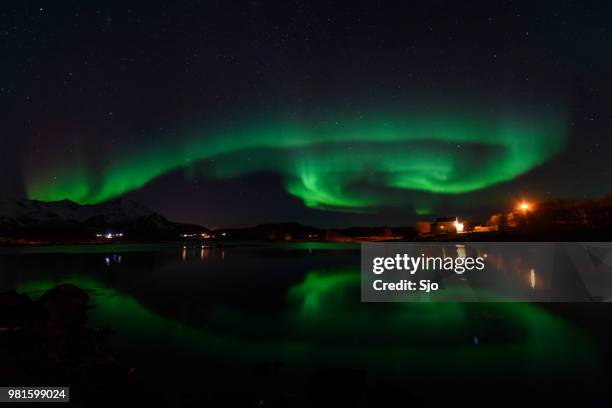 northern lights, aurora borealis over northern norway during winter - sjoerd van der wal or sjo imagens e fotografias de stock