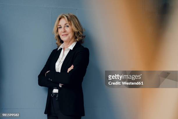 portrait of confident senior businesswoman - pant suit stockfoto's en -beelden
