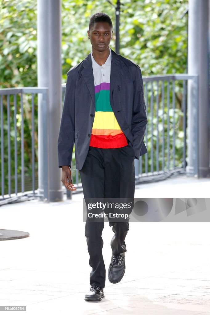 Issey Miyake: Runway - Paris Fashion Week - Menswear Spring/Summer 2019