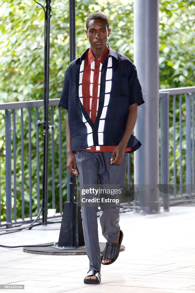 Issey Miyake: Runway - Paris Fashion Week - Menswear Spring/Summer 2019