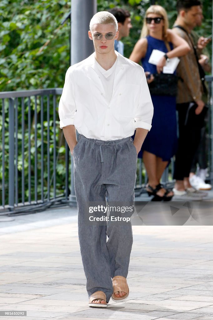 Issey Miyake: Runway - Paris Fashion Week - Menswear Spring/Summer 2019