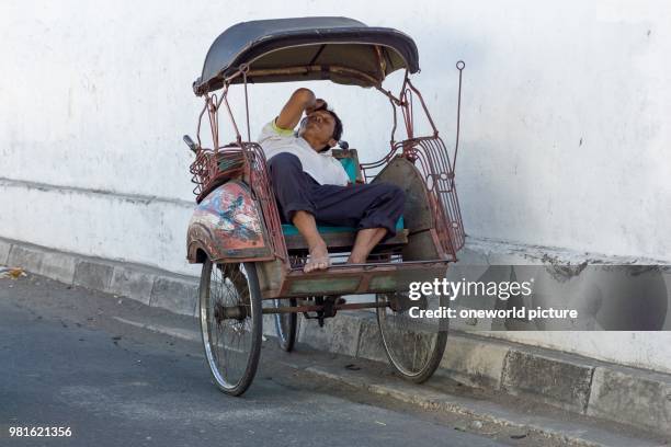 Imdad Rickshaw Rickshaw Stand Photos and Premium High Res Pictures - Getty Images