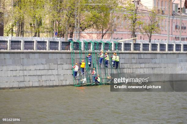 Russia. Moscow. Workers at the Moskva River.