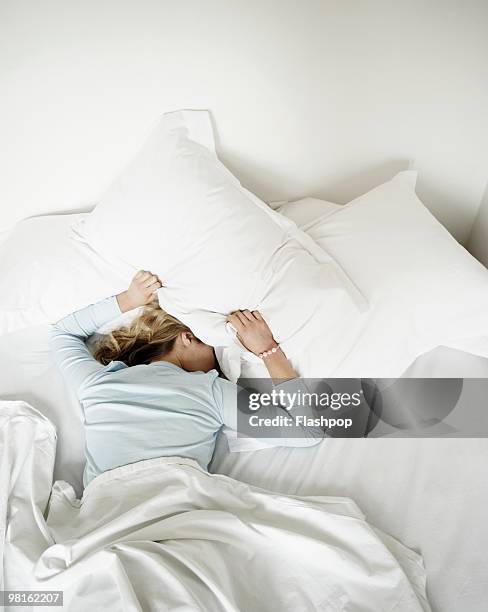 woman having restless nights sleep - bed sleep stockfoto's en -beelden