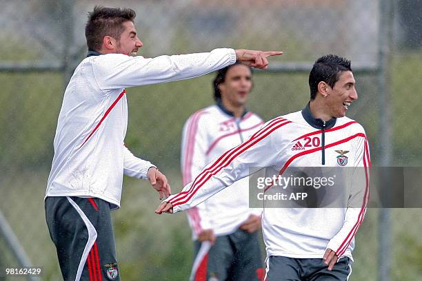 Benfica's Spanish Javier Garcia , Nuno Gomes and Argentinian Angel Di Maria share a light moment during the theam's training session at Benfica's...
