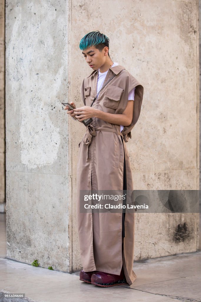 Street Style -Paris Fashion Week - Menswear Spring-Summer 2019 : Day Four