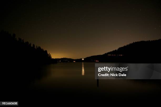 night at coeur d'alene lake - arbre coeur stock pictures, royalty-free photos & images