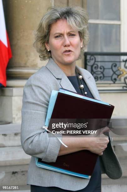 France's Junior Minister for Familly Nadine Morano leaves the Elysee presidential Palace on March 31, 2010 in Paris after the weekly cabinet meeting....