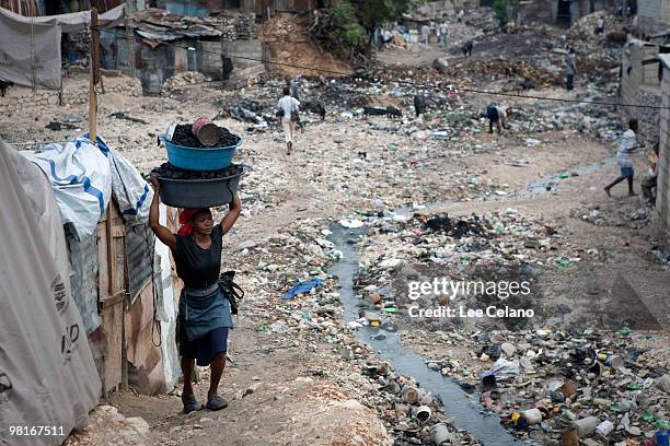 Earthquake Ravinr Petion Ville Photos and Premium High Res Pictures - Getty Images