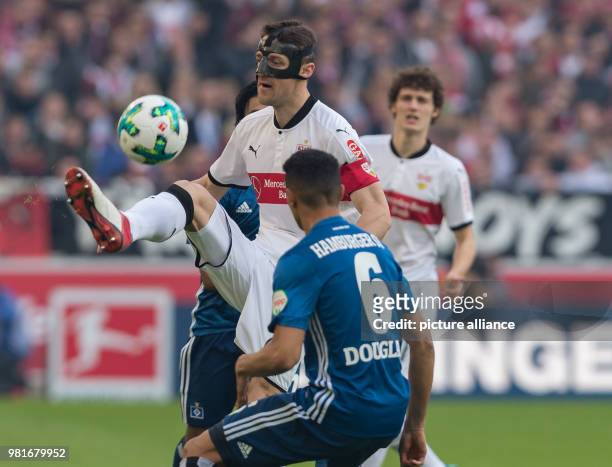 March 2018, Germany, Stuttgart: soccer, 1st Bundesliga, VfB Stuttgart vs Hamburger SV in the Mercedes Benz Arena. Stuttgart's Daniel Ginczek and...