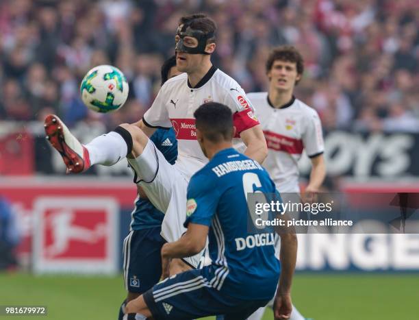 Dpatop - 31 March 2018, Germany, Stuttgart: soccer, 1st Bundesliga, VfB Stuttgart vs Hamburger SV in the Mercedes Benz Arena. Stuttgart's Daniel...