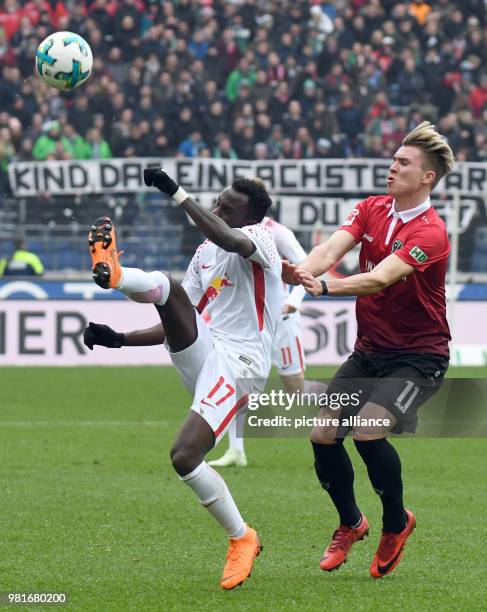 March 2018, Germany, Hannover: soccer, Bundesliga, Hannover 96 vs RB Leipzig in the HDI Arena. Hannover's Felix Klaus and Leipzig's Bruma vying for...