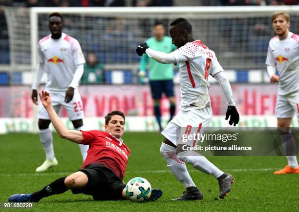 March 2018, Germany, Hannover: soccer, Bundesliga, Hannover 96 vs RB Leipzig in the HDI Arena. Hannover's Pirmin Schwegler and Leipzig's Naby Keita...