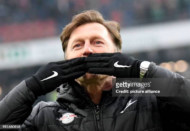 March 2018, Germany, Hannover: soccer, Bundesliga, Hannover 96 vs RB Leipzig in the HDI Arena. Leipzig head coach Ralph Hasenhuettl thanking the fans...
