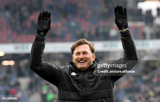 March 2018, Germany, Hannover: soccer, Bundesliga, Hannover 96 vs RB Leipzig in the HDI Arena. Leipzig head coach Ralph Hasenhuettl thanking the fans...