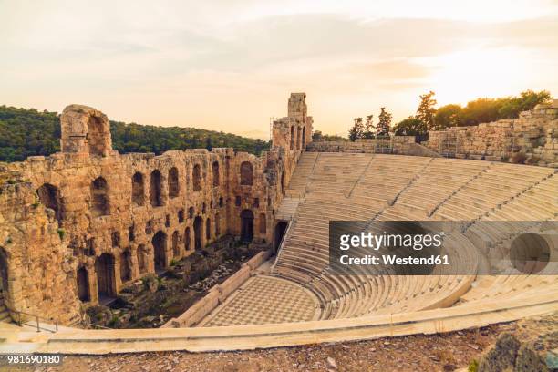greece, athens, acropolis, theatre of dionysus - grecia antigua fotografías e imágenes de stock