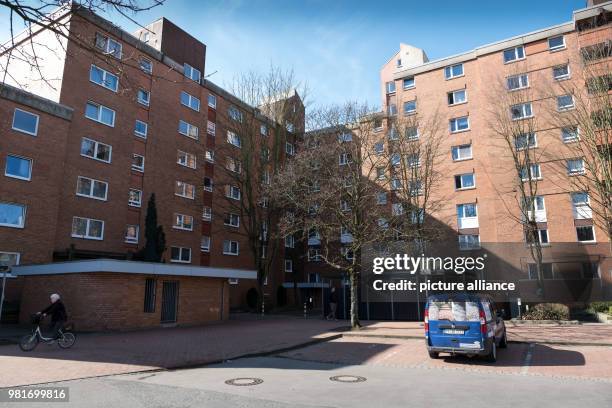 March 2018, Germany, Hannover: An apartment house in the district Gross-Buchholz, where two dead people were found. A dog has, after initial...