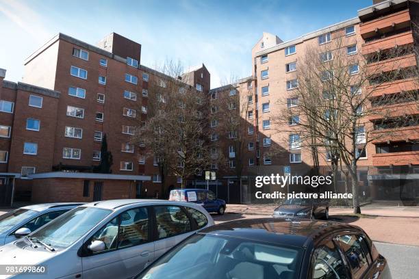 March 2018, Germany, Hannover: An apartment house in the district Gross-Buchholz, where two dead people were found. A dog has, after initial...