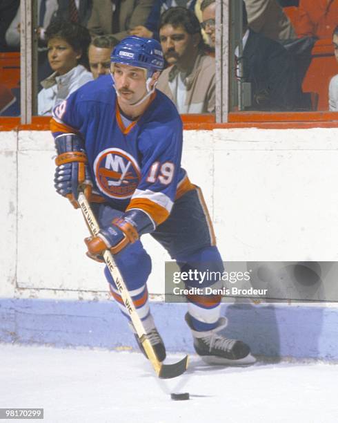 Bryan Trottier of the New York Islanders skates with the puck against the Montreal Canadiens in the 1980's at the Montreal Forum in Montreal, Quebec,...