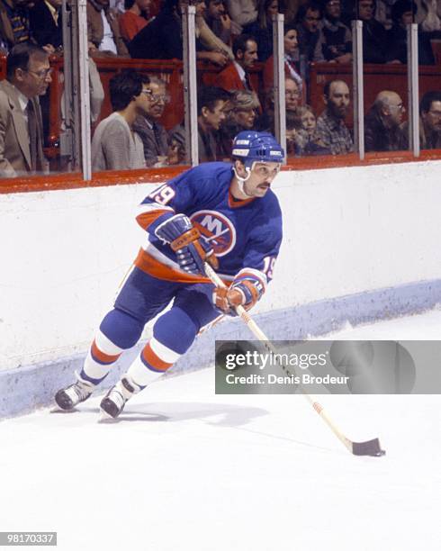 Bryan Trottier of the New York Islanders skates with the puck against the Montreal Canadiens in the 1980's at the Montreal Forum in Montreal, Quebec,...