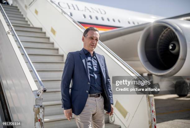 April 2018, Jordan, Amman: Foreign Miniser Heiko Maas from the Social Democratic Party deboarding his aircraft. Photo: Michael Kappeler/dpa