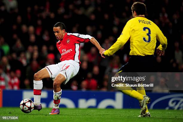 Theo Walcott of Arsenal shoots past Gerard Pique of Barcelona to score a goal during the UEFA Champions League quarter final first leg match between...