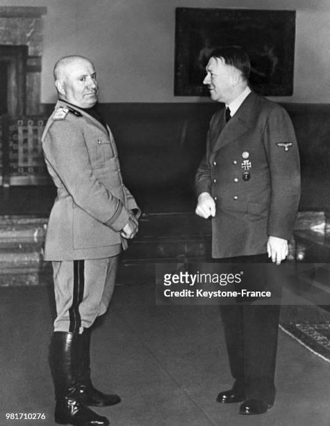 Rencontre entre Benito Mussolini et Adolf Hitler à Salzbourg en Autriche, le 2 mai 1942.