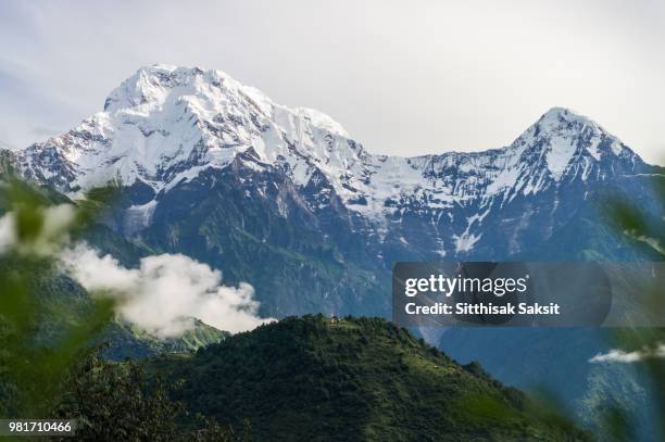 annapurna south peak - annapurna south 個照片及圖片檔