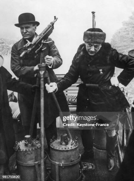 Rencontre entre Benito Mussolini et Gabriele D'Annunzio à Gardone Riviera en Italie, en 1925.