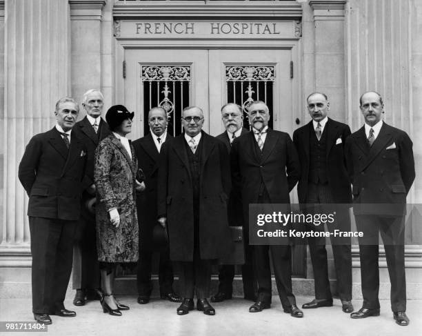 Maxime Mongendre, madame Pierre Carter, l'ambassadeur de France Paul Claudel, le président de l'hôpital Lucien Jouvard, le docteur R H McConnell, F D...