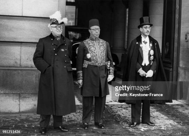 Le roi Léopold III a reçu en audience solennelle les ambassadeurs accrédités, dont l'ambassadeur de France Paul Claudel et les ambassadeurs égyptien...