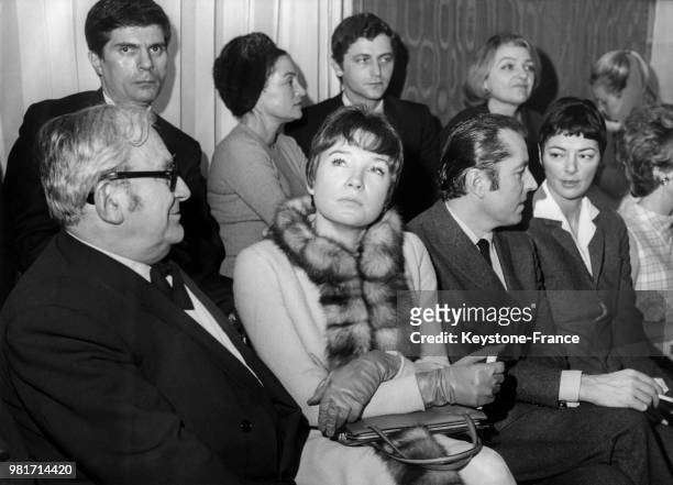 De nombreuses vedettes, dont Marcel Achard, Shirley MacLaine, Bernard Buffet et sa femme Annabel ont assisté à la présentation de la Collection...