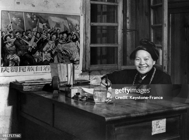 Yang Ming-chen est aujourd'hui magistrate adjointe du comté de Lushan dans la province de Kweichow en Chine, en mars 1958.