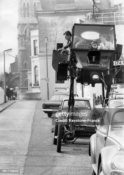 Graham Hill teste 'Hannibal 8', la voiture construite pour le film 'La Grande Course autour du monde' réalisé par Blake Edwards, avec laquelle il...