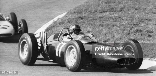 Graham Hill, sur BRM, lors du Grand prix automobile des Pays-Bas sur le circuit de Zandvoort aux Pays-Bas, le 20 mai 1962.