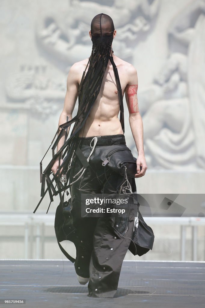 Rick Owens: Runway - Paris Fashion Week - Menswear Spring/Summer 2019