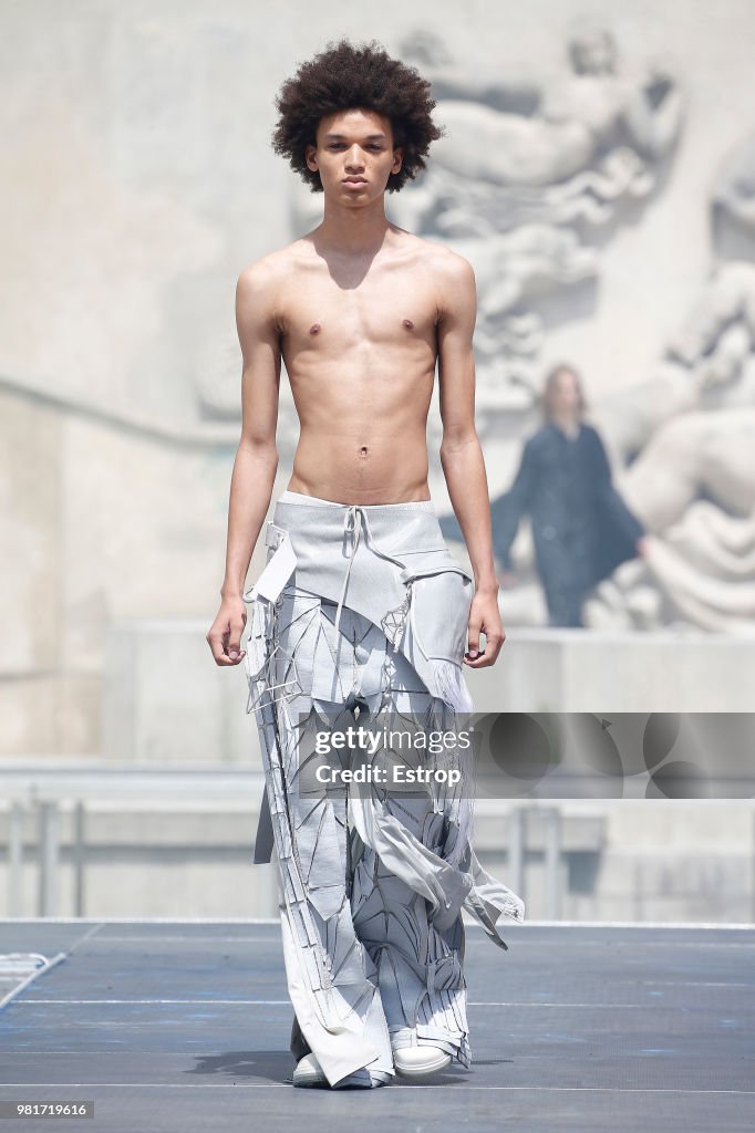 Rick Owens: Runway - Paris Fashion Week - Menswear Spring/Summer 2019