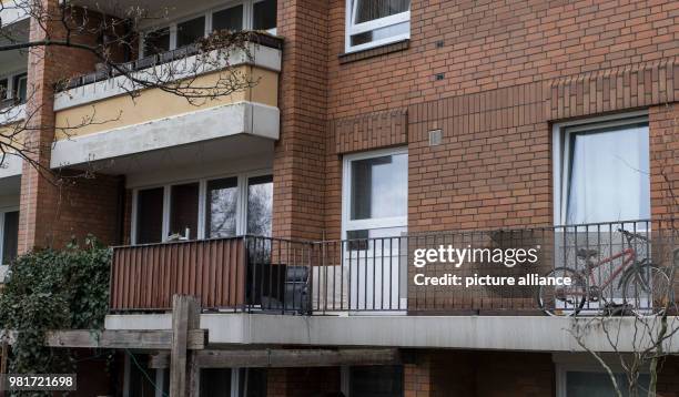 April 2018, Germany, Langenhagen: The balcony of an apartment block in the Gross-Buchholz district where a Staffordshire-terrier-mongrel is suspected...