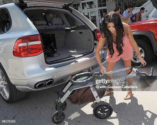 Kim Kardashian Out in Miami March 16, 2010 – Star Style