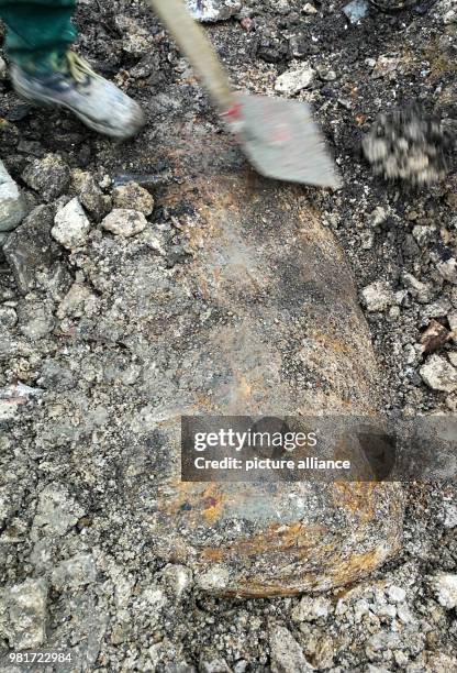 April 2018, Germany, Paderborn: Photo showing a 1.8 ton British dud found only 80cm underground during gardening work. 26 000 residents in a 1 and a...