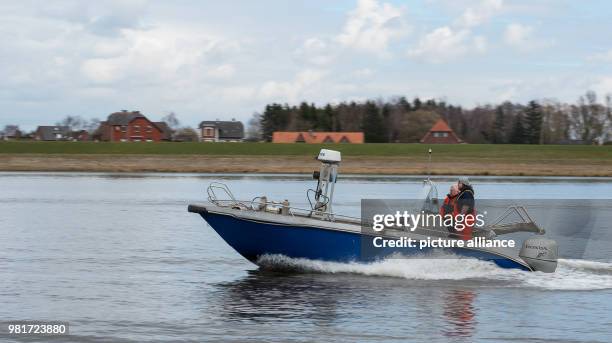 March 2018, Germany, Hoopte: Wilhelm Grube and his son Per Grube, fishermen on the river Elbe, fish for smelt. After four decades in the job, Wilhelm...